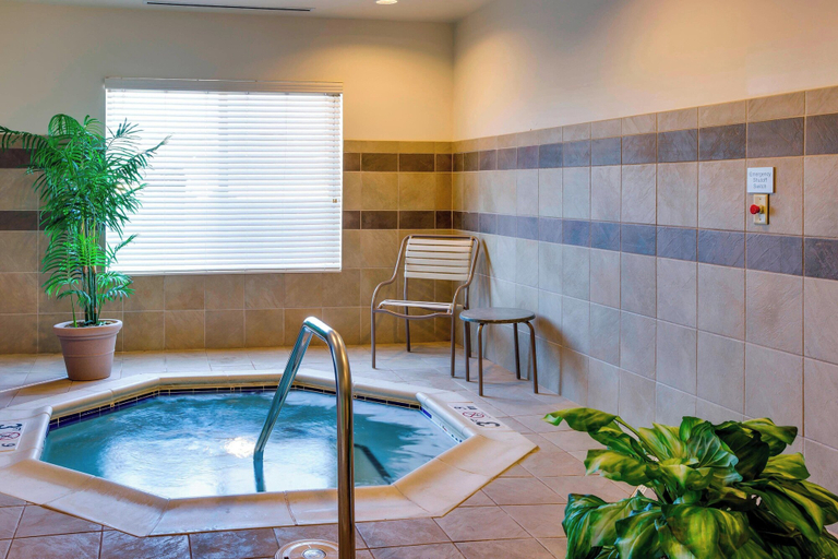 Sport & Beauty, Fairfield Inn & Suites by Marriott South Hill, Mecklenburg
