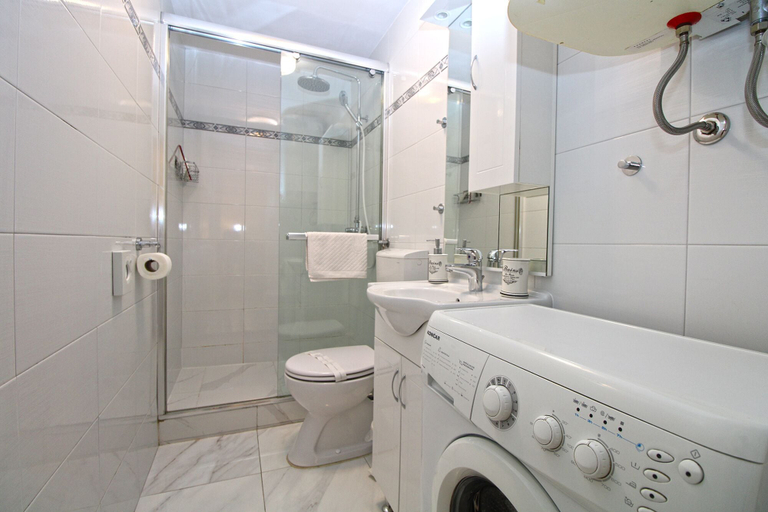 Bathroom, Apartment 1278, Pula