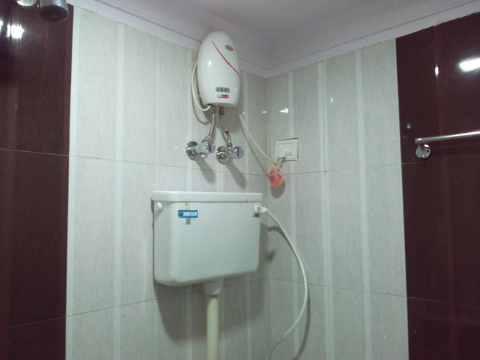 Bathroom 3, Hotel Sea View, Mumbai City