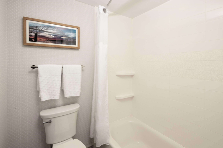 Bathroom 5, Aiden by Best Western Cape Cod - West Yarmouth, Barnstable