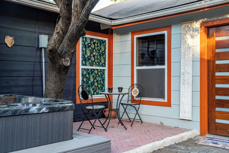 Exterior & Views, Lamar Suites by Avantstay 2 Homes w/ Shared Pool, Travis