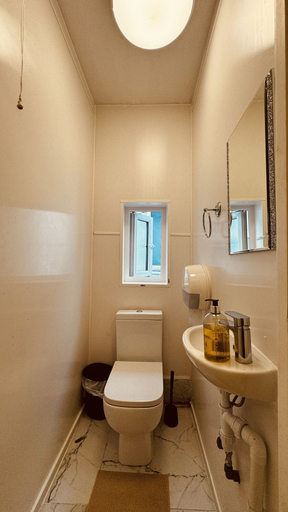 Bathroom 3, Sterling House B&B Heathrow, London
