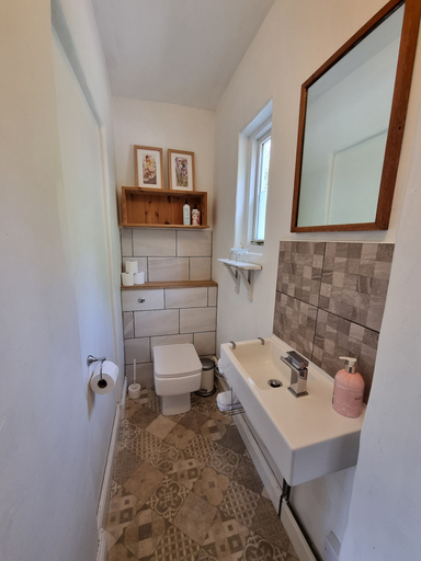 Bathroom 4, Glyndwr Vineyard, Vale of Glamorgan