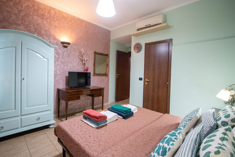 Bedroom 2, B&B Colorful Suite Yard, Rome