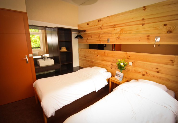 Bedroom 2, Hôtel le Pré du Lac, Haute-Savoie