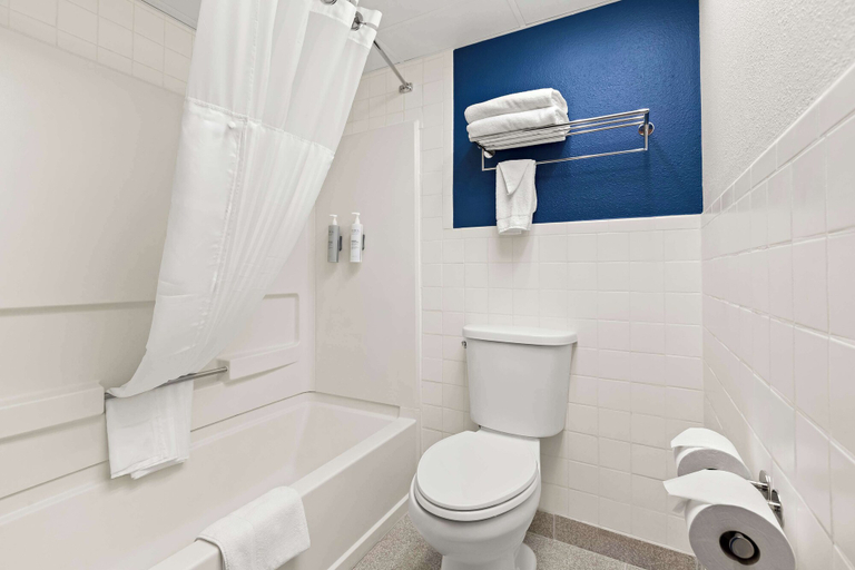Bathroom 4, Spark by Hilton Wichita East, Sedgwick