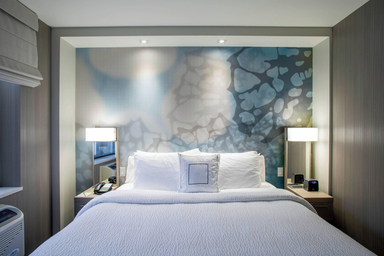 Bedroom 2, Courtyard by Marriott New York Queens/Fresh Meadows, New York