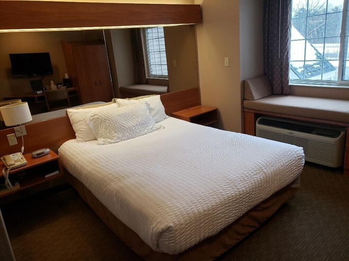Bedroom 3, Parry Sound Inn & Suites, Parry Sound