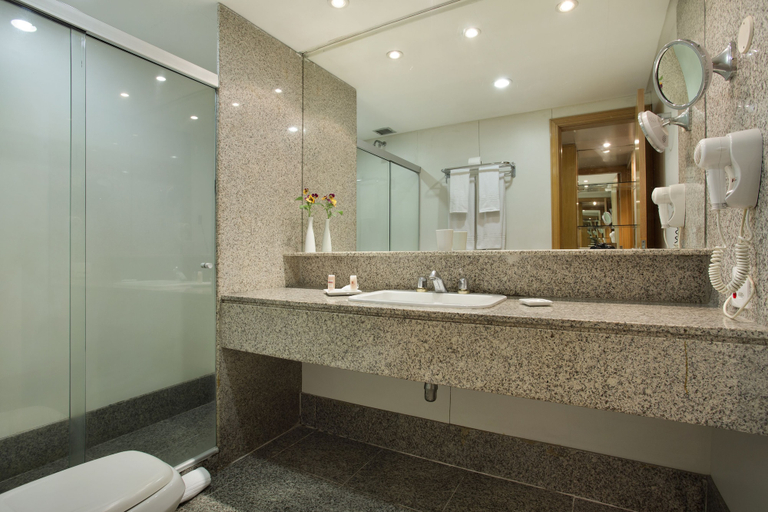 Bathroom 5, Royal Rio Palace Hotel, Rio de Janeiro