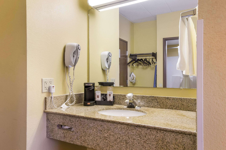 Bathroom 4, Quality Inn & Suites CVG Airport, Boone