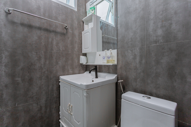 Bathroom 4, Violet Inn, Baa Atoll