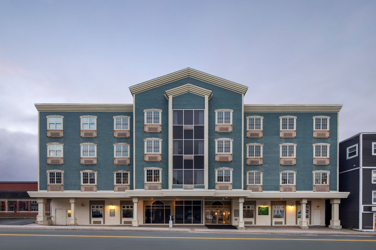 Exterior & Views