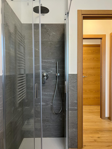 Bathroom 4, Bernina Suites - 150 metres to Bernina Express, Sondrio