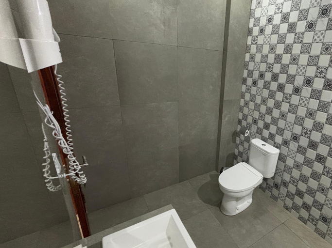 Bathroom 7