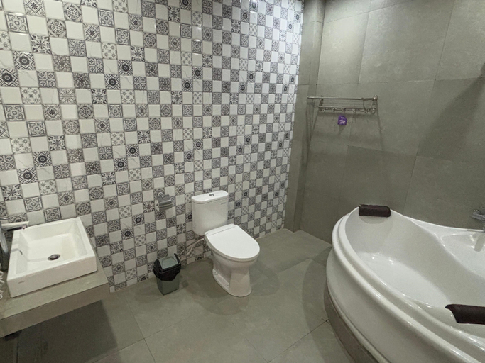 Bathroom 7