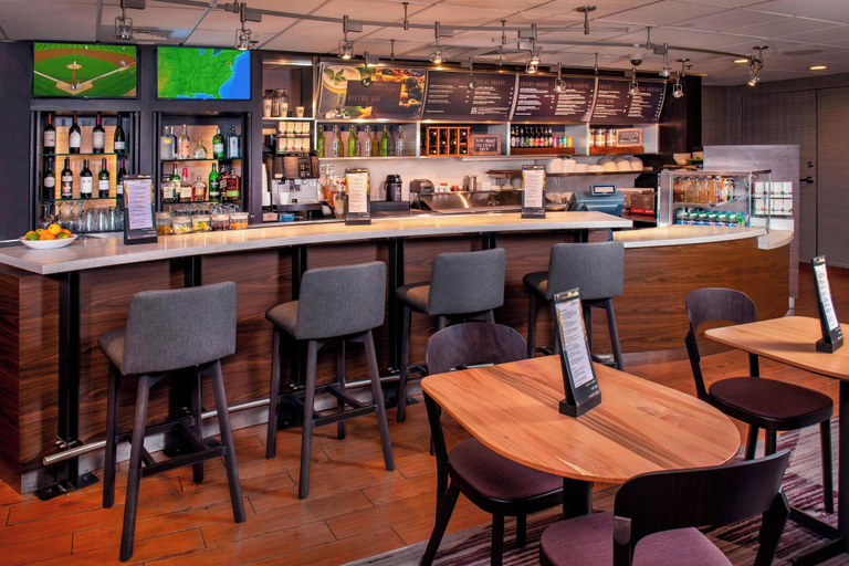 Food & Drinks 5, Courtyard by Marriott Wilmington Downtown, New Castle