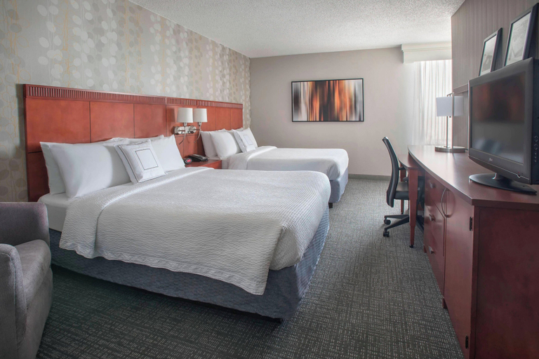 Bedroom 3, Courtyard by Marriott Wilmington Downtown, New Castle