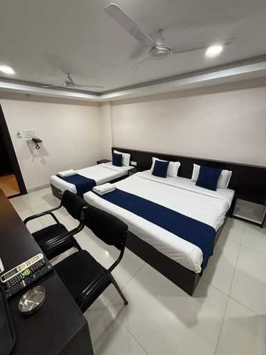 Bedroom 1, Hotel Diamond Residency, Indore