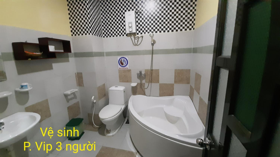 Bathroom 5, Tan Tay Do Hotel, Ninh Kiều