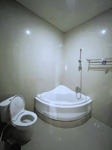 Bathroom 10