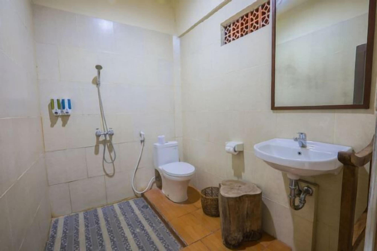 Bathroom 15