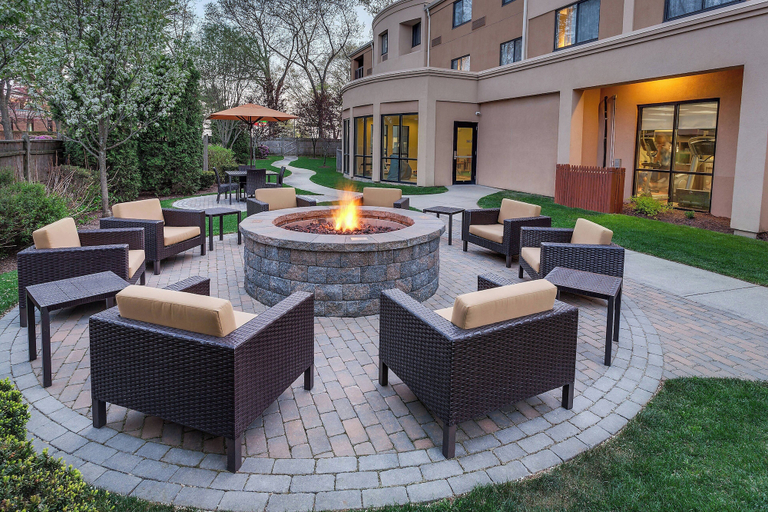 Food & Drinks 5, Courtyard by Marriott Providence Warwick, Kent