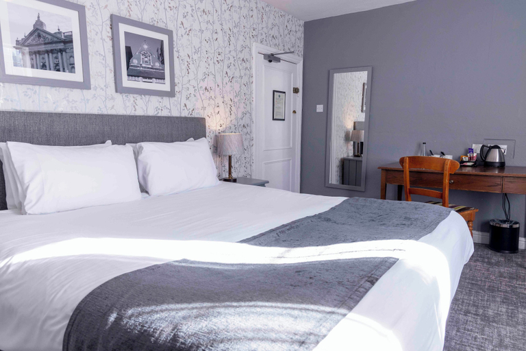 Bedroom 3, Cromwell Lodge Hotel by Greene King Inns, Oxfordshire