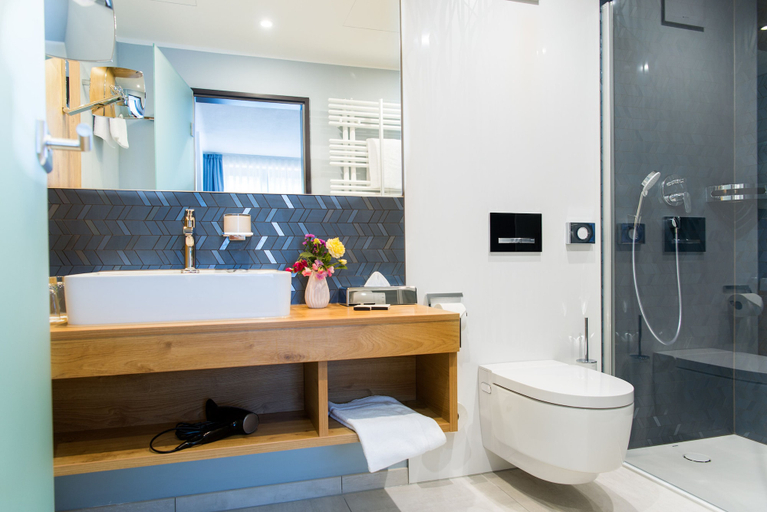 Bathroom 5, Aktivhotel Inselsberg, Gotha
