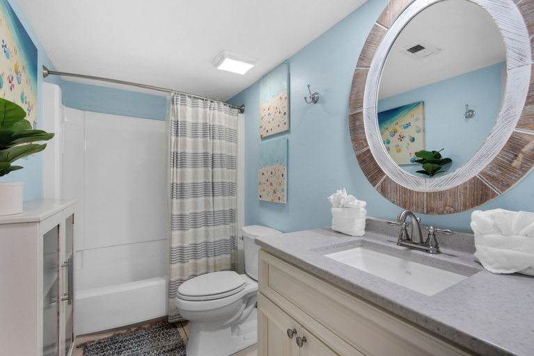 Bathroom 4, Sleeps 8 w/ Resort Pools, Tennis, Golf & Beach Access + Attraction Tickets!, Walton