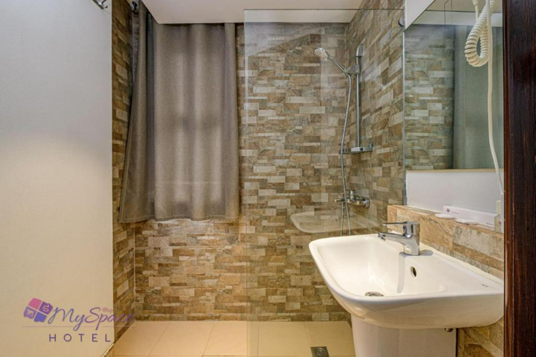 Bathroom 4, MySpace Hotel @BGC, Taguig