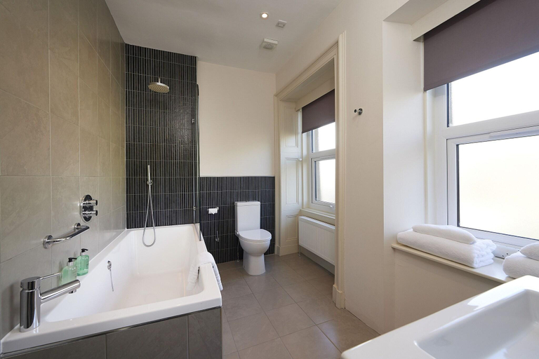 Bathroom 4, Royal Golf Hotel, Highland