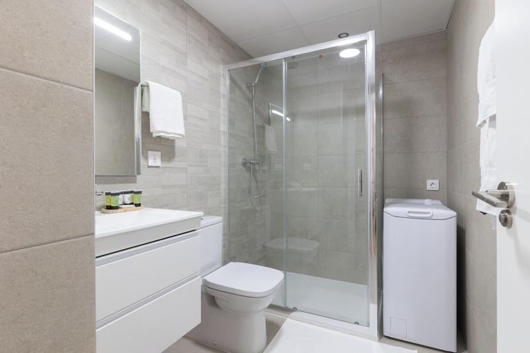 Bathroom 2, Dorm4You Arena, Valencia