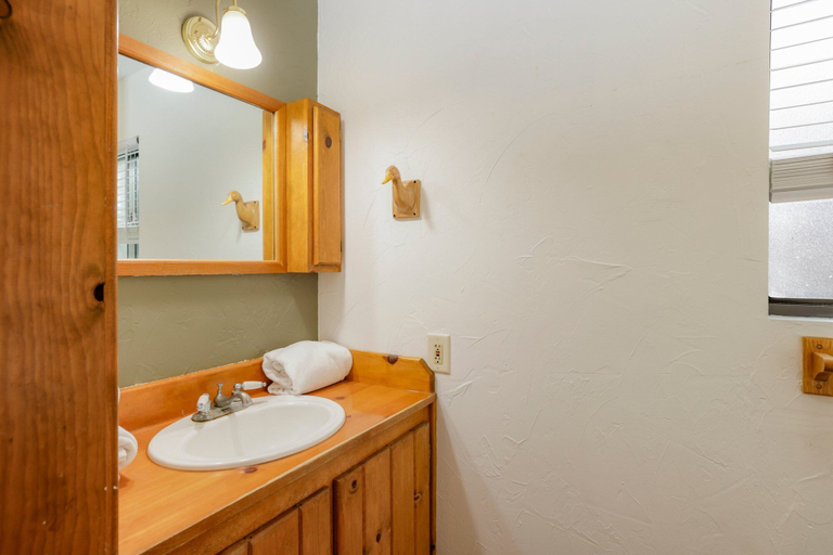 Bathroom 4, Kelley's Kabin #290, San Bernardino