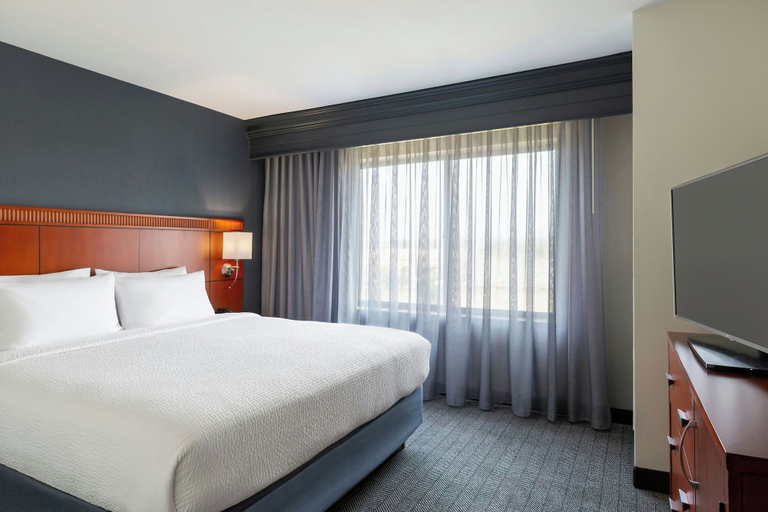 Bedroom 3, Courtyard by Marriott Madison West Middleton, Dane