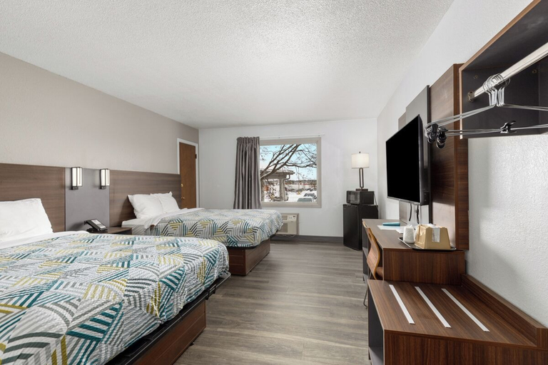 Bedroom 3, Motel 6 Grand Rapids, MI - Northeast, Kent