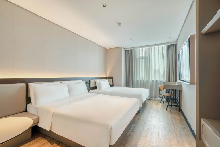 Bedroom 2, HanTing Hotel, Qingdao
