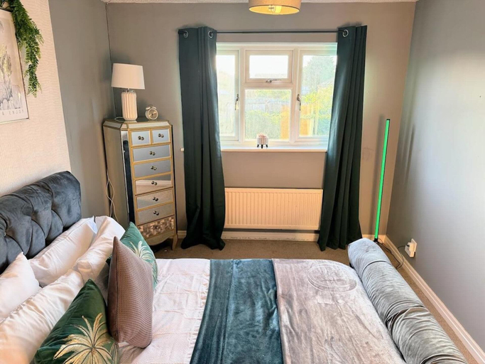 Room 5, Ashford Blissful Retreat Modern 3-bed House, Kent
