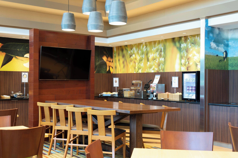 Food & Drinks 5, Fairfield Inn & Suites New York Queens/Fresh Meadows, New York