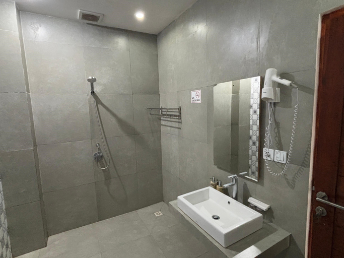 Bathroom 9