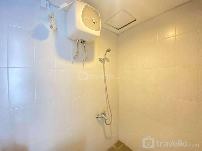 Bathroom 5, Private Studio Skyland City Jatinangor By Travelio, Sumedang