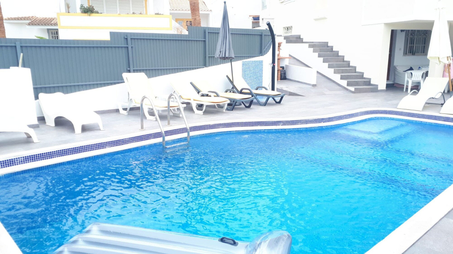 Room 1, Marina Vila Apartment with Pool, Albufeira