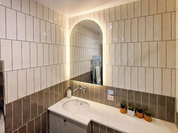 Bathroom 4, Modern 2 Bedroom 2 Bathroom Apartment, London