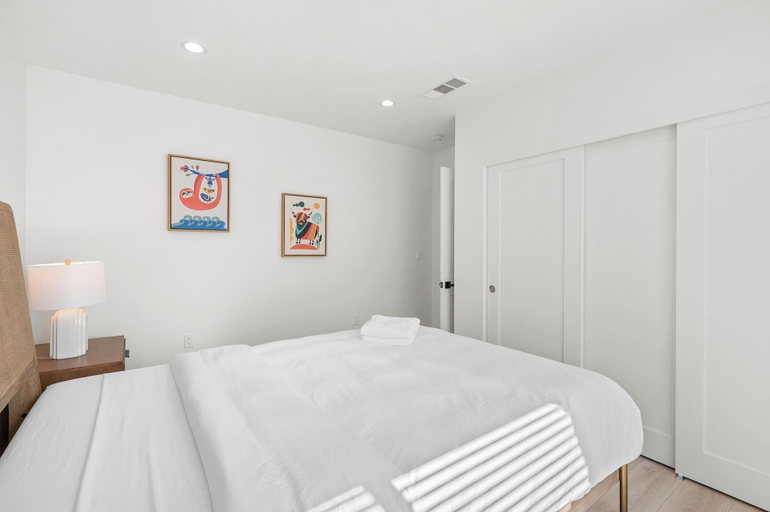 Bedroom 2, Not Affected by the Fire/spacious Modern Retreat w Luxury Amenities & Style, Los Angeles