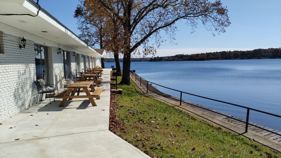 Exterior & Views 2, Willow Beach Resort, Garland