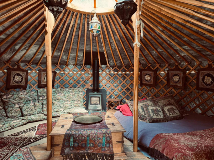 Others 2, Yurt Within Grounds of 17th Century Country Inn, Kent