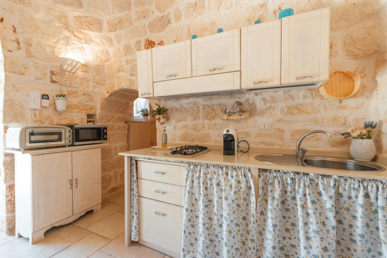 Others 3, Trullo Mil With Private Pool by Apuliarentals, Brindisi