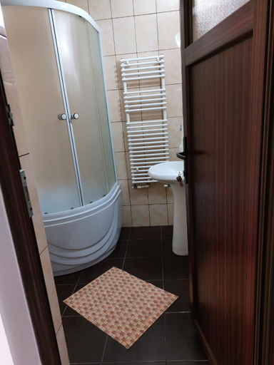 Others 4, Hotel Roua Muntilor, Nehoiu