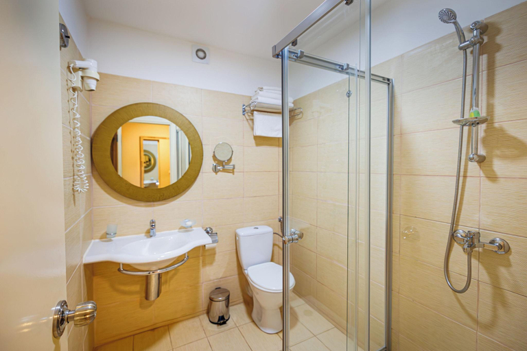 Bathroom 5, Ocean Bay Hotel & Resort, Kanifing