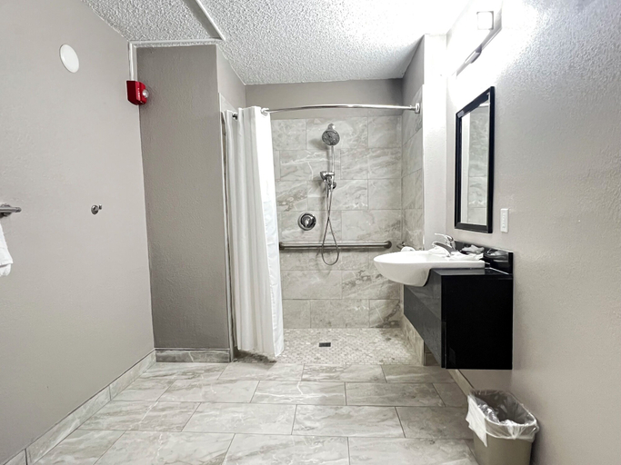 Bathroom 4, Motel 6 Middleburg Heights, OH - Cleveland, Cuyahoga