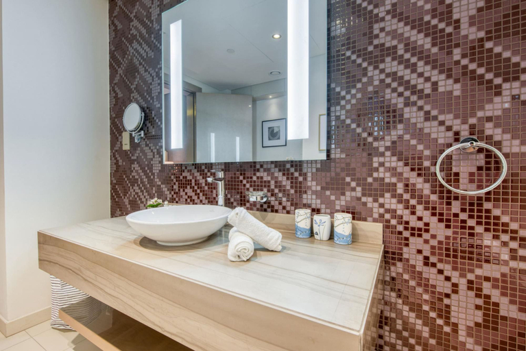 Bathroom 4, Cool Dubai Apt Next Burj Khalifa Design District, Dubai